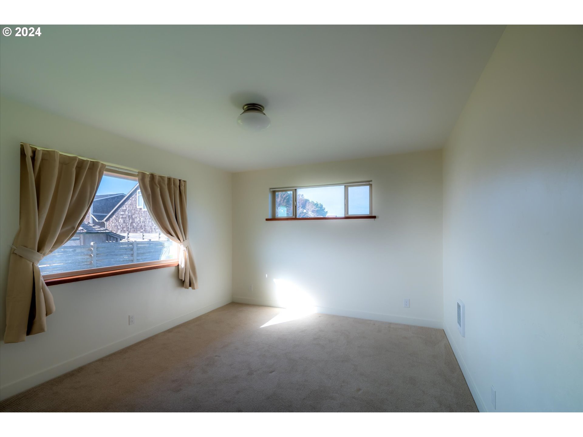 1190 Beach Loop Road Bandon, OR 97411 - Photo 33 of 39 a view of empty room with window
