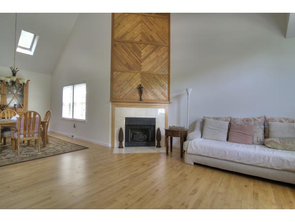 421 Elk Run Road, Unit 421 Hudson, NH 03051 - Photo 8 of 31