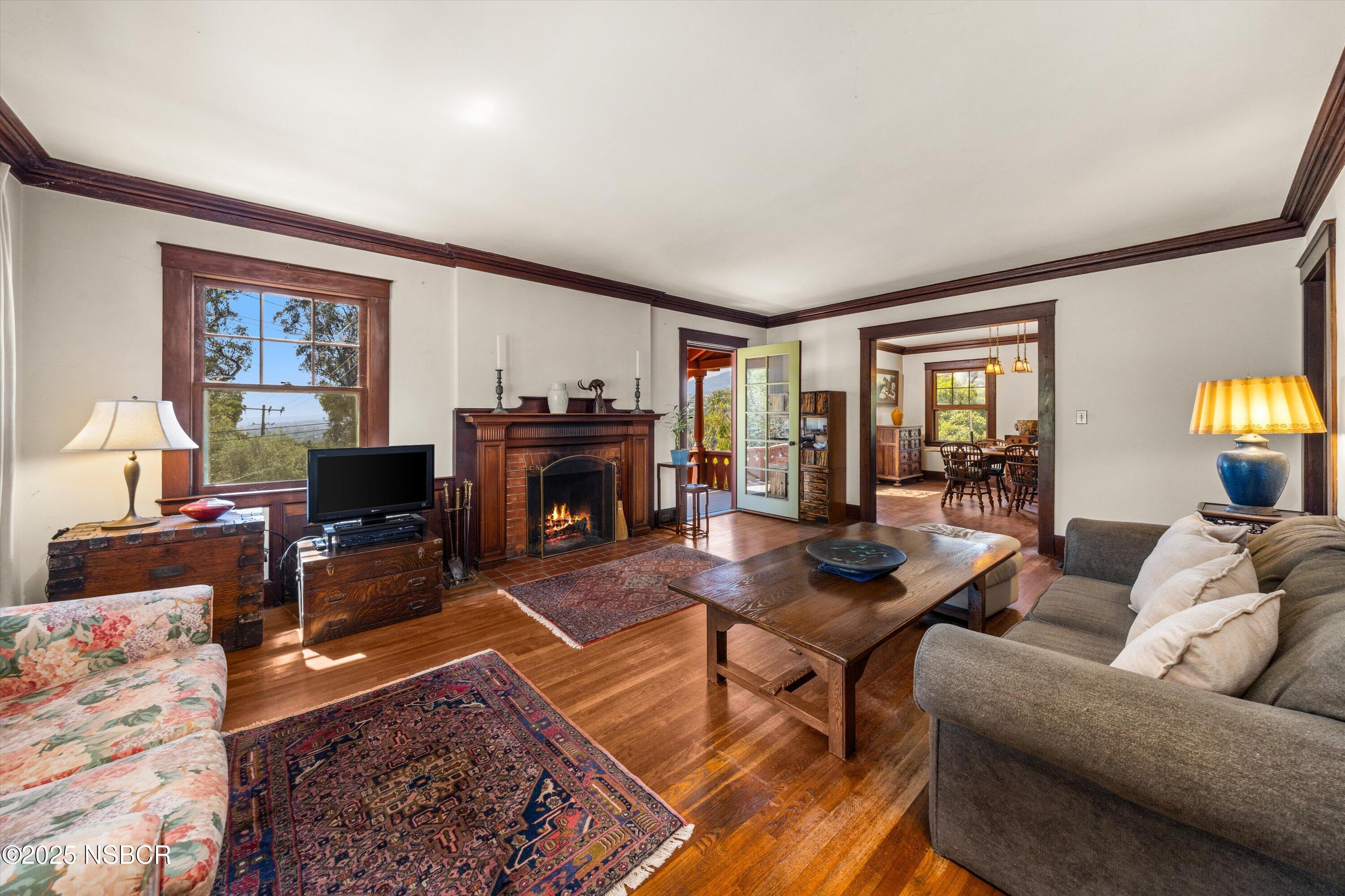 1060 Tremonto Road Santa Barbara, CA 93103 - Photo 9 of 58 Living Room
