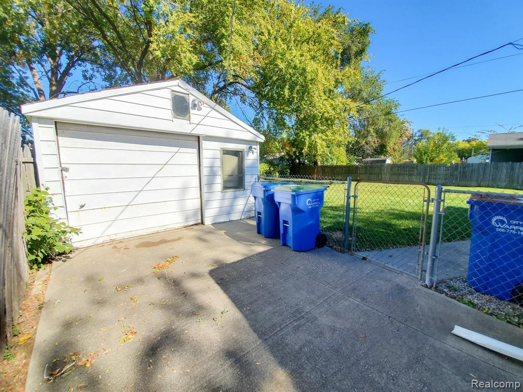 6767 Rivard Avenue Warren, MI 48091 - Photo 5 of 18