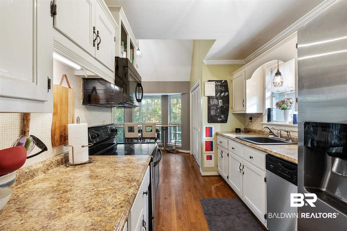 1920 Foxfire Road Mobile, AL 36618 - Photo 5 of 28