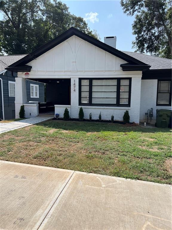 a view of a house with a yard