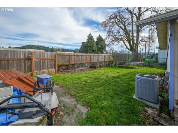 $314,900 | 131 North 10th Street, Cottage Grove, OR 97424