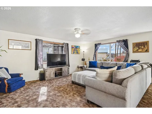 $314,900 | 131 North 10th Street, Cottage Grove, OR 97424