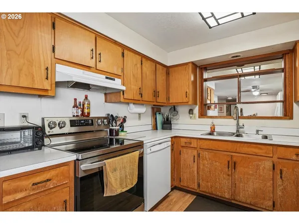 $314,900 | 131 North 10th Street, Cottage Grove, OR 97424