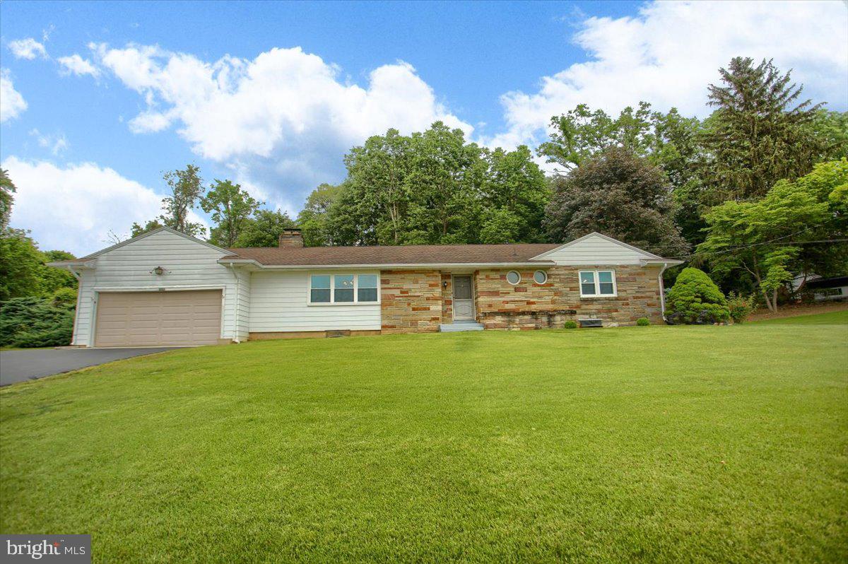 112 South Ridge Road Boiling Springs, PA 17007 - Photo 1 of 19 Gallery Image 1
