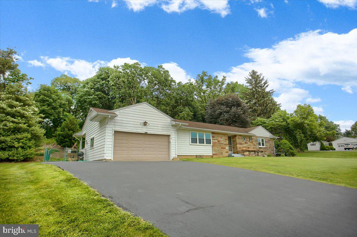 112 South Ridge Road Boiling Springs, PA 17007 - Photo 2 of 19 Gallery Image 2