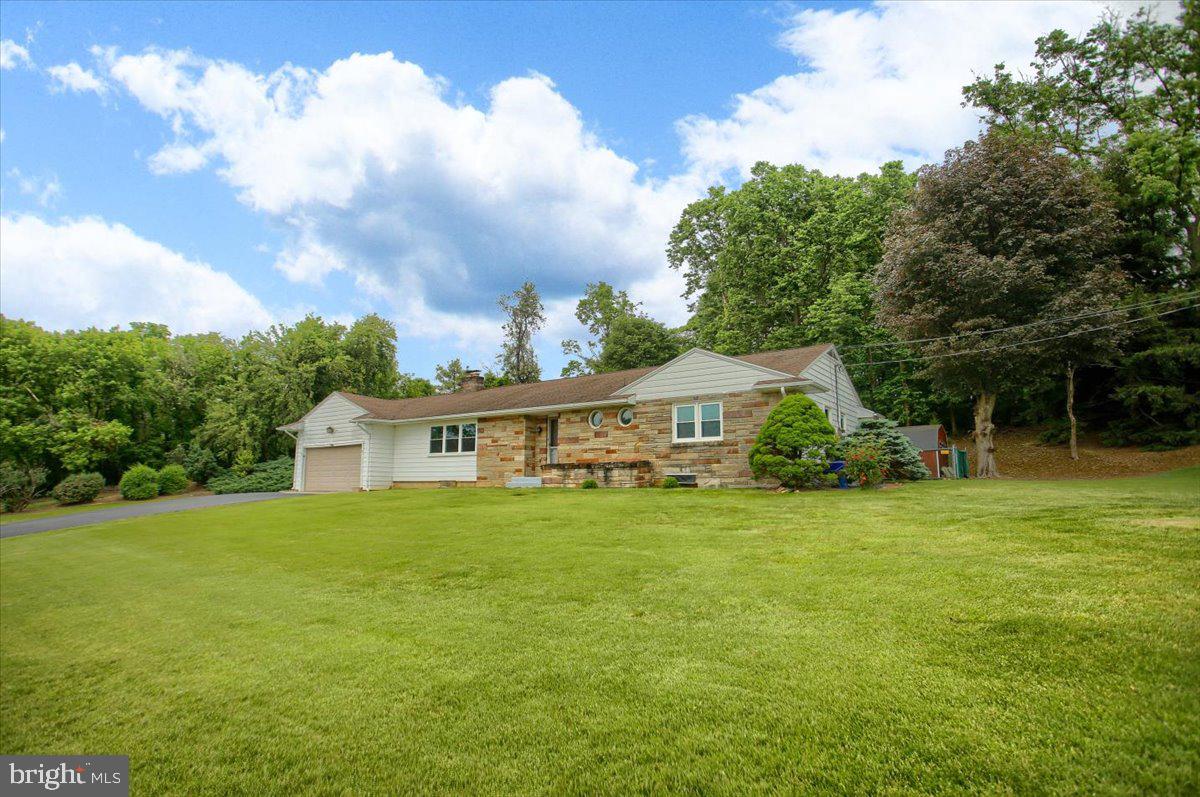 112 South Ridge Road Boiling Springs, PA 17007 - Photo 3 of 19 Gallery Image 3