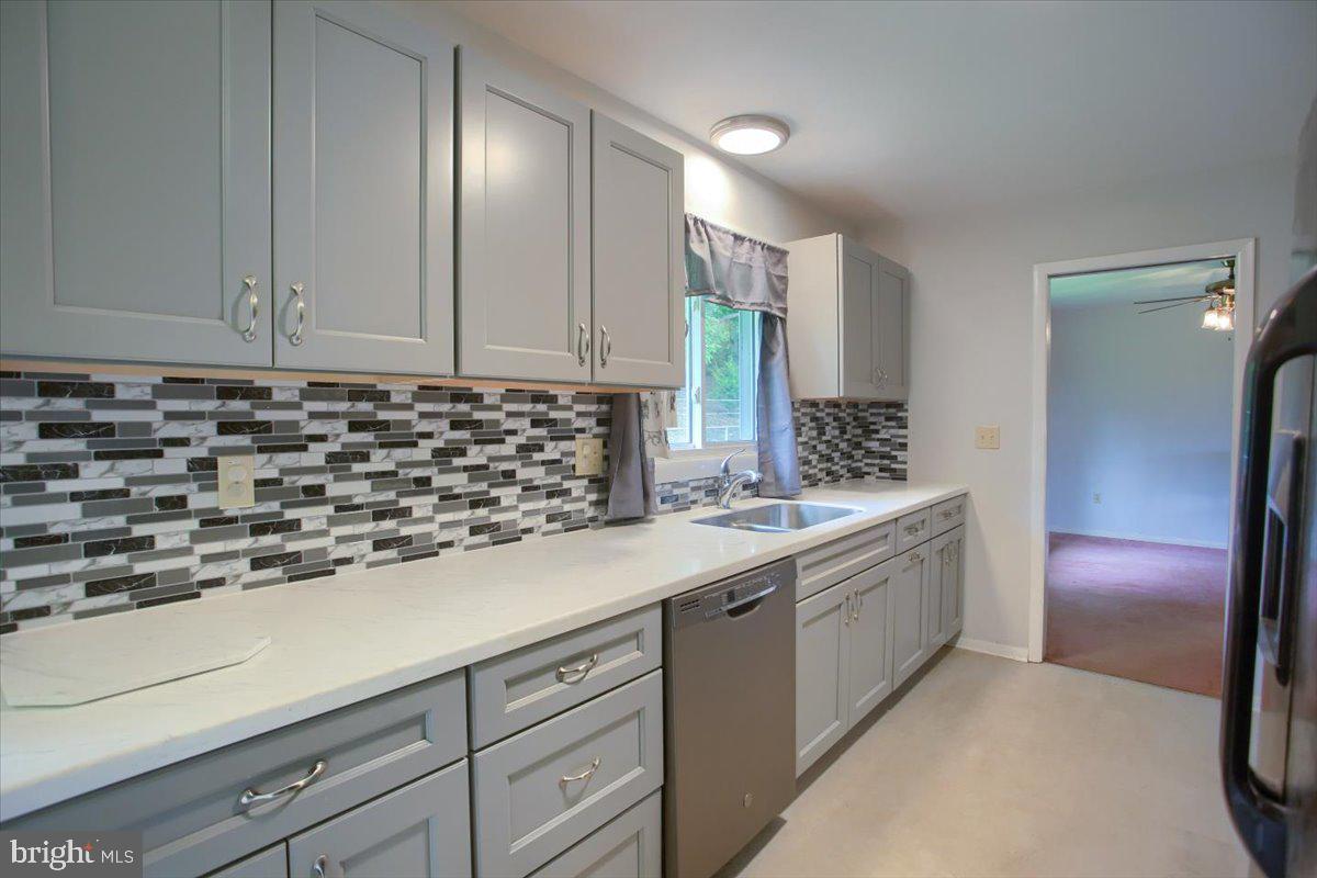 112 South Ridge Road Boiling Springs, PA 17007 - Photo 4 of 19 Gallery Image 4