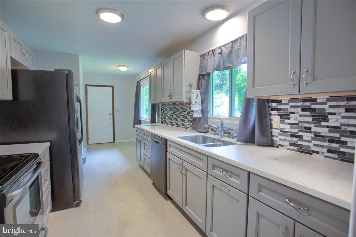 112 South Ridge Road Boiling Springs, PA 17007 - Photo 5 of 19 Gallery Image 5