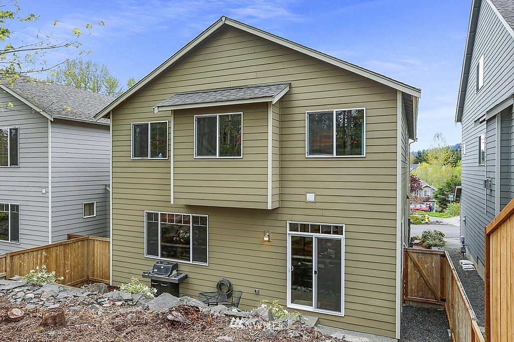 4733 Northeast 13th Place Renton, WA 98059 - Photo 20 of 20 a front view of a house