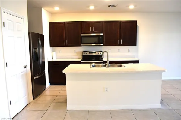 $2,400 | 15062 Wildflower Circle, Naples, FL 34119