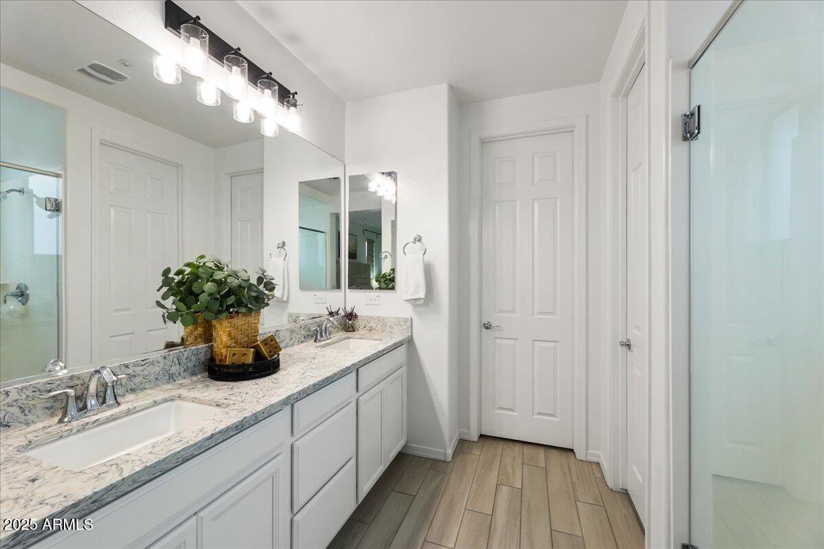 3890 East Dublin Street Gilbert, AZ 85295 - Photo 13 of 26 17-Primary Bathroom