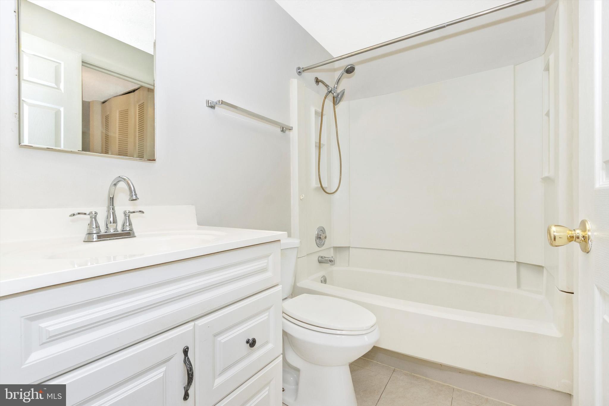 1432 Farmcrest Way Silver Spring, MD 20905 - Photo 13 of 20 Full Bath - Primary Bedroom and Hall Access