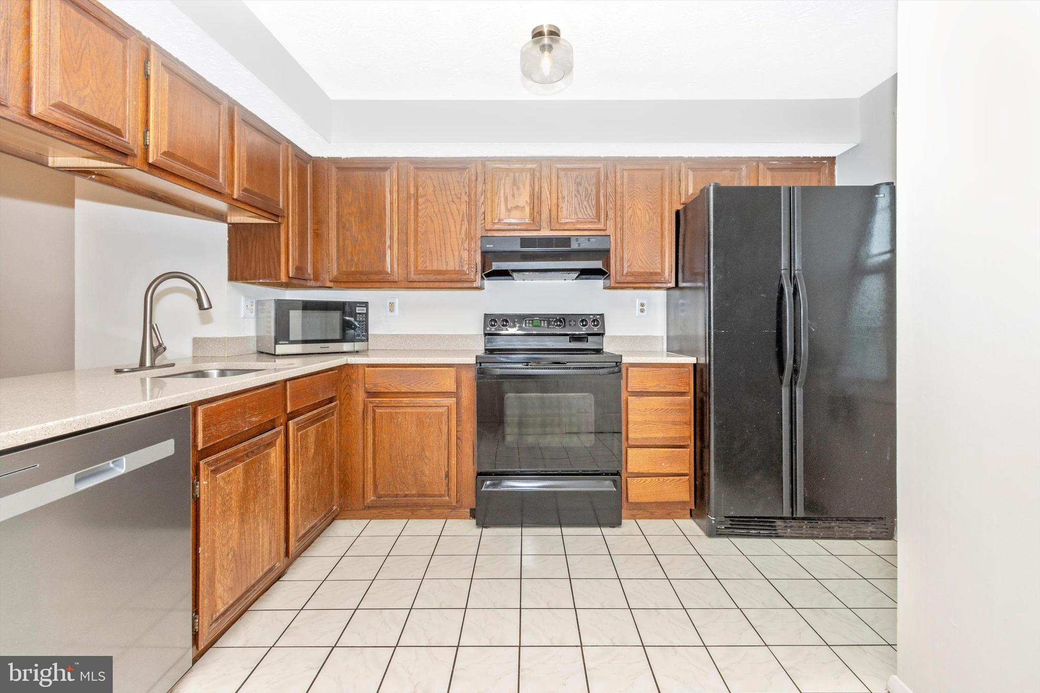 1432 Farmcrest Way Silver Spring, MD 20905 - Photo 2 of 20 Spacious Kitchen