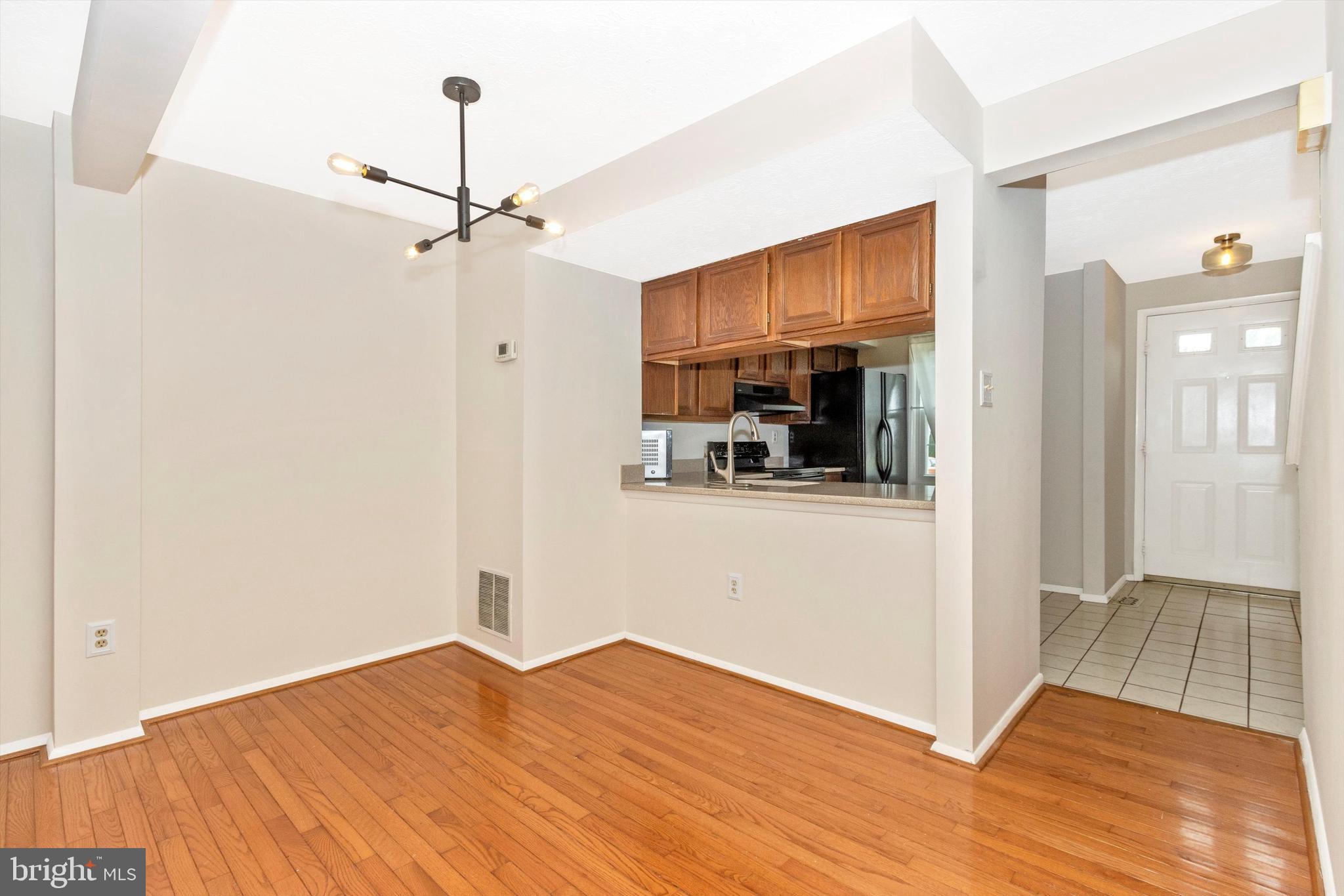 1432 Farmcrest Way Silver Spring, MD 20905 - Photo 5 of 20 Dining Area
