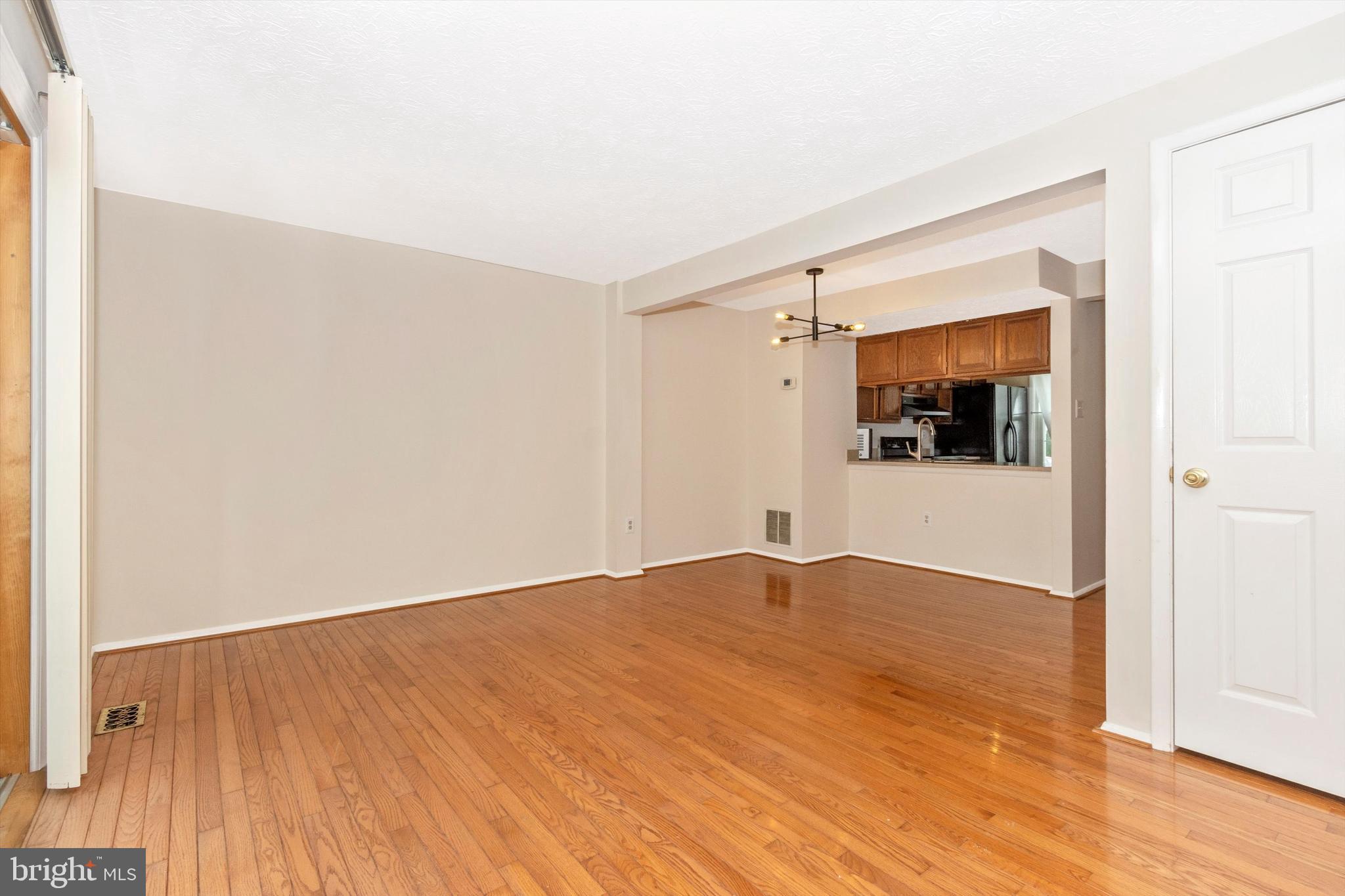 1432 Farmcrest Way Silver Spring, MD 20905 - Photo 6 of 20 Dining Area