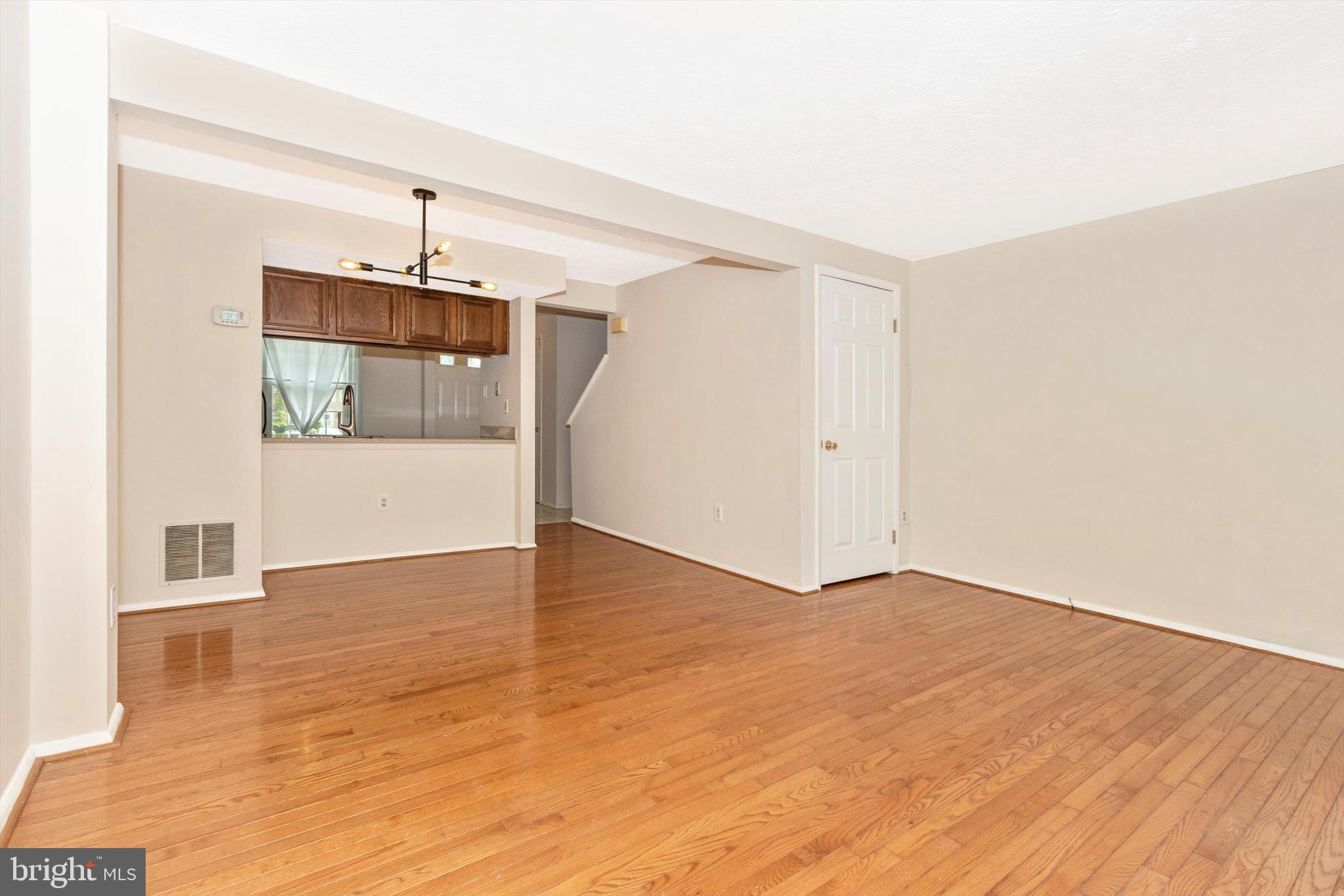 1432 Farmcrest Way Silver Spring, MD 20905 - Photo 7 of 20 Living/Dining Area
