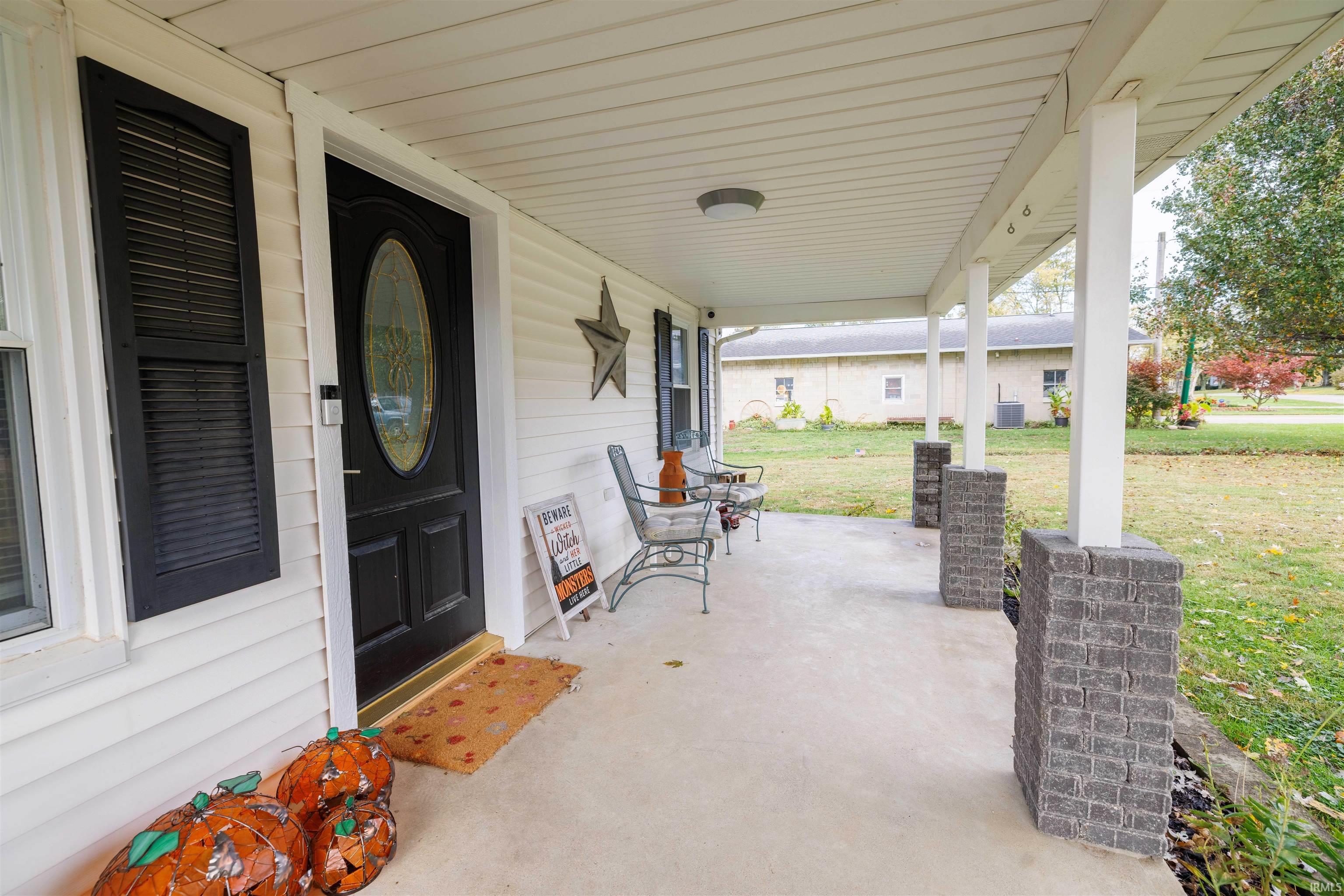 207 Guthrie Road Bedford, IN 47421 - Photo 2 of 36