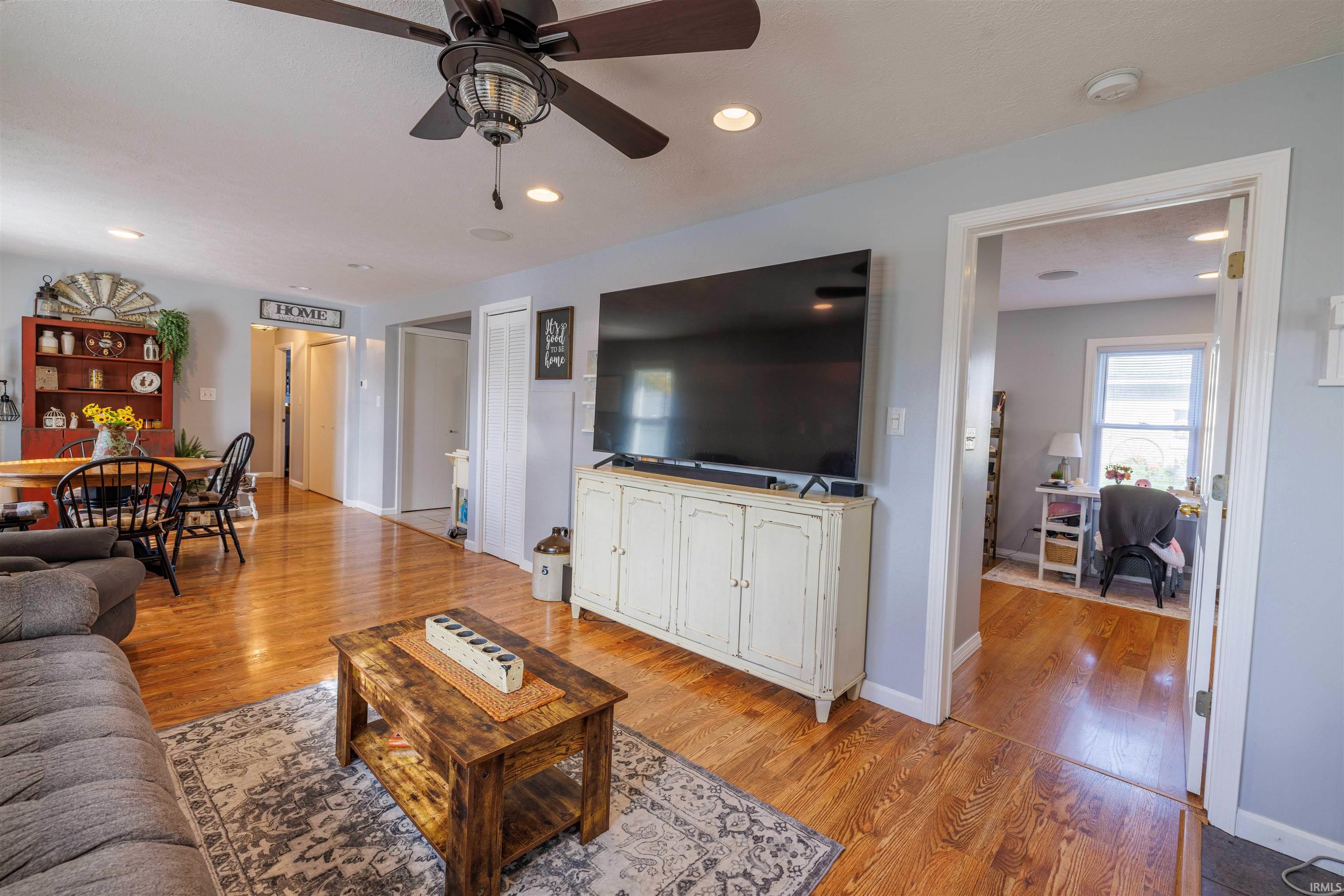 207 Guthrie Road Bedford, IN 47421 - Photo 4 of 36