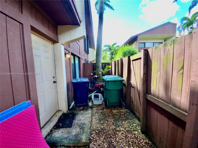 $289,000 | 7024 Southwest 114th Place, Unit A52, Miami, FL 33173