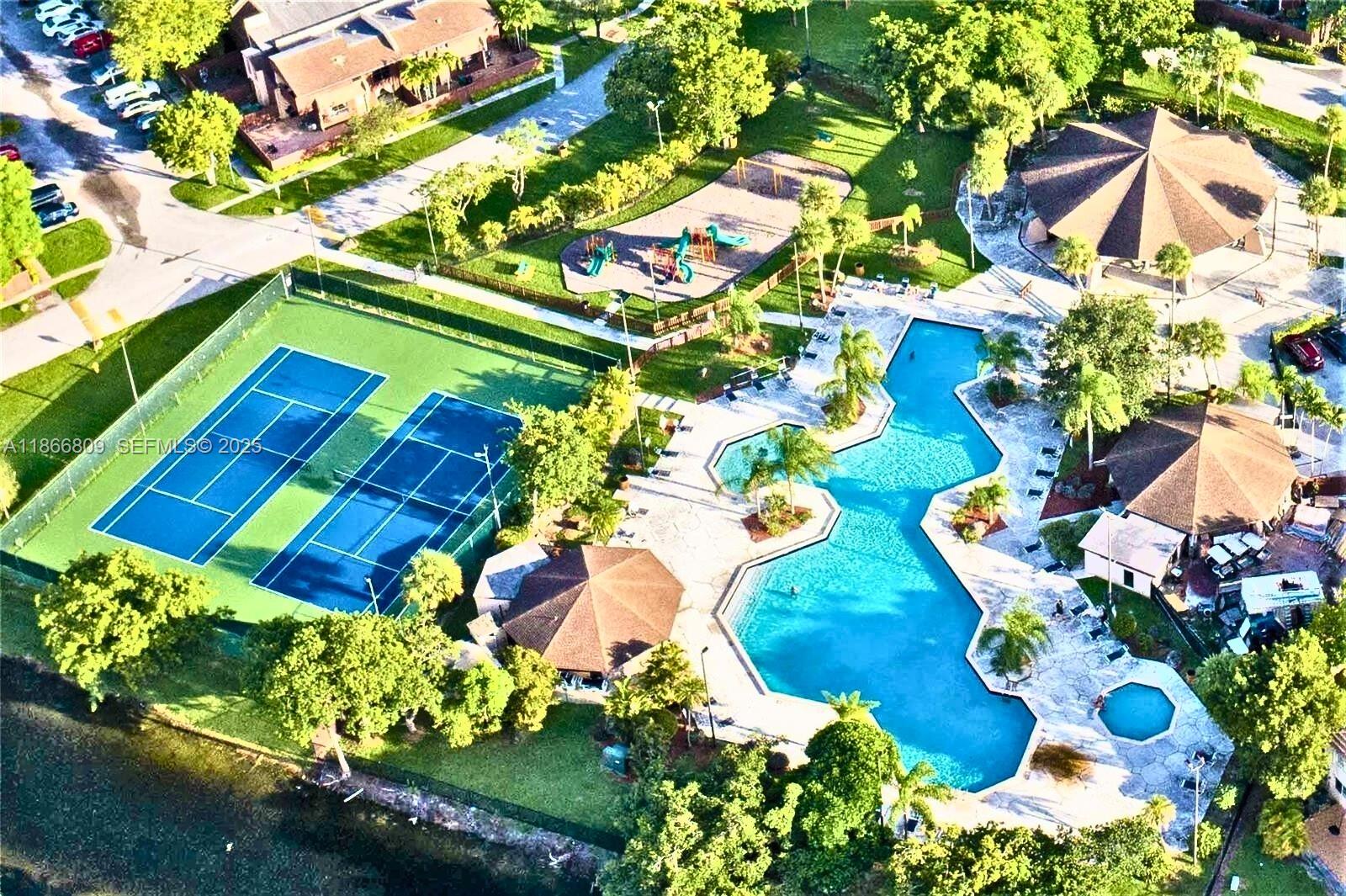 7024 Southwest 114th Place, Unit A52 Miami, FL 33173 - Photo 6 of 41