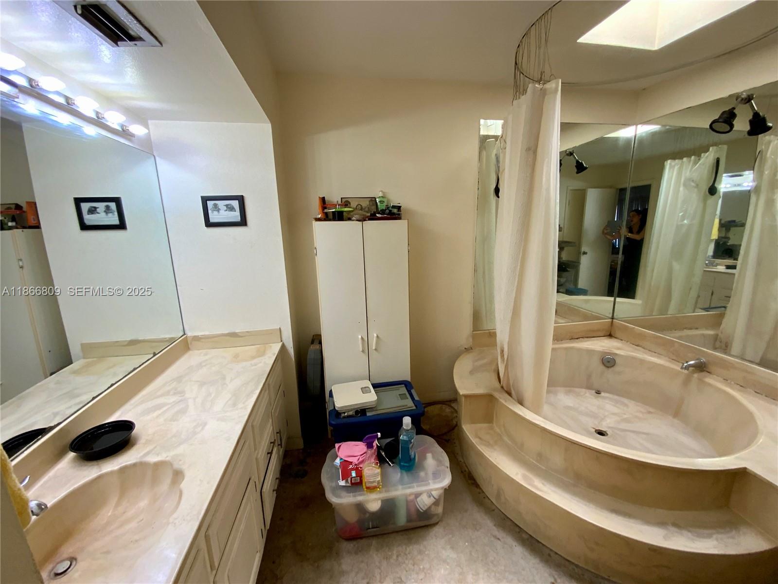 7024 Southwest 114th Place, Unit A52 Miami, FL 33173 - Photo 8 of 41 a bathroom with a tub and a sink