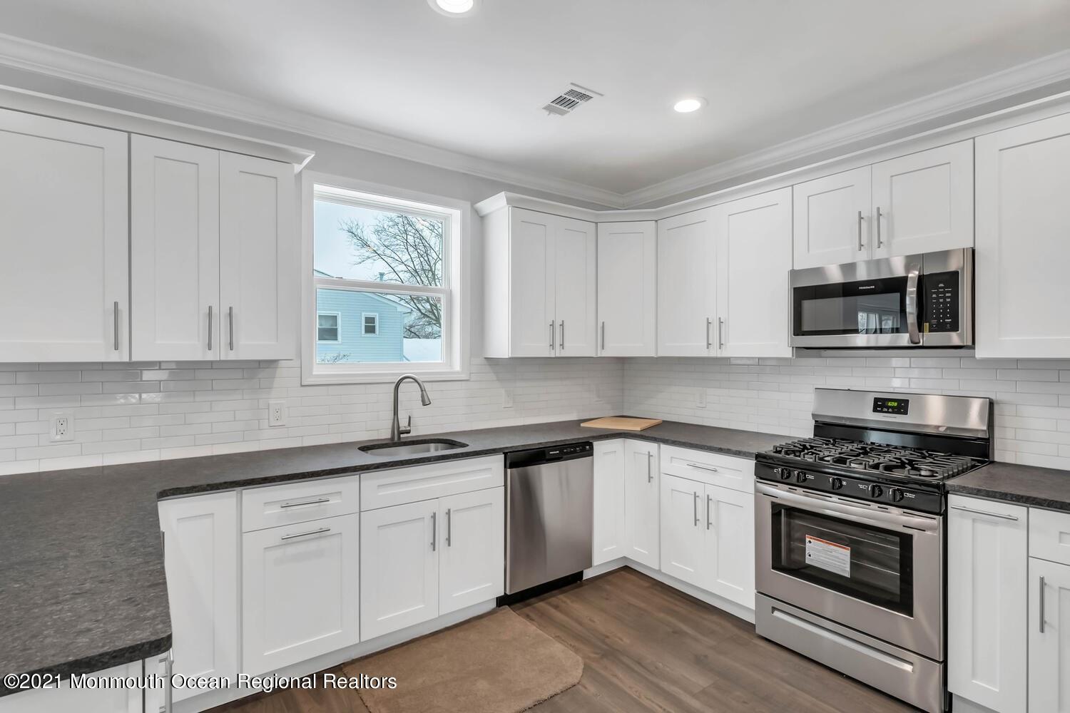 134 County Road Cliffwood, NJ 07721 - Photo 6 of 20 5A