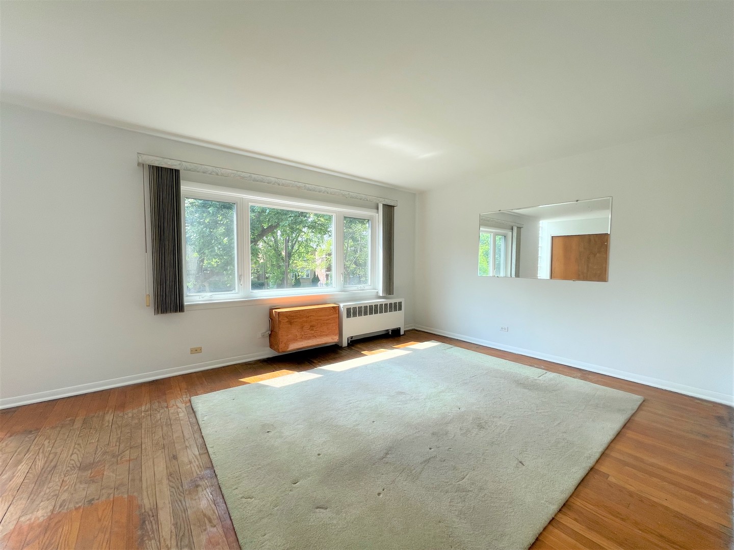 341 Custer Avenue, Unit 2 Evanston, IL 60202 - Photo 7 of 19 an empty room with windows