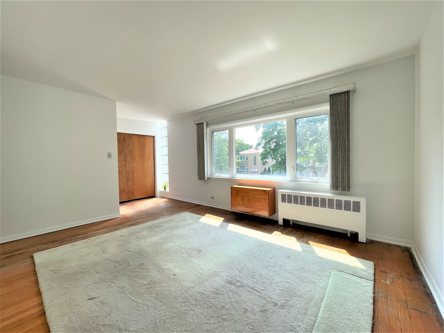 341 Custer Avenue, Unit 2 Evanston, IL 60202 - Photo 8 of 19 a view of an empty room with a window