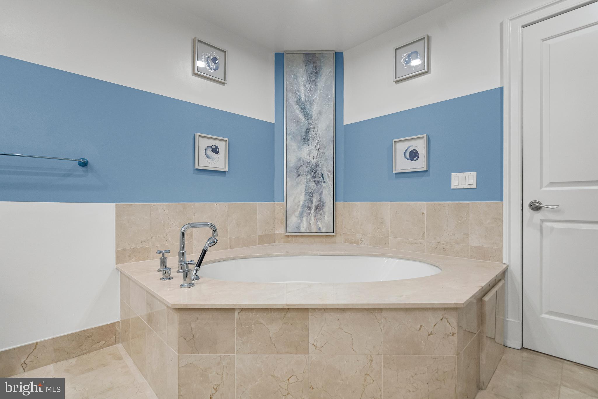 801 Key Highway, Unit 345 Baltimore, MD 21230 - Photo 25 of 57 a bathroom with a sink and a mirror