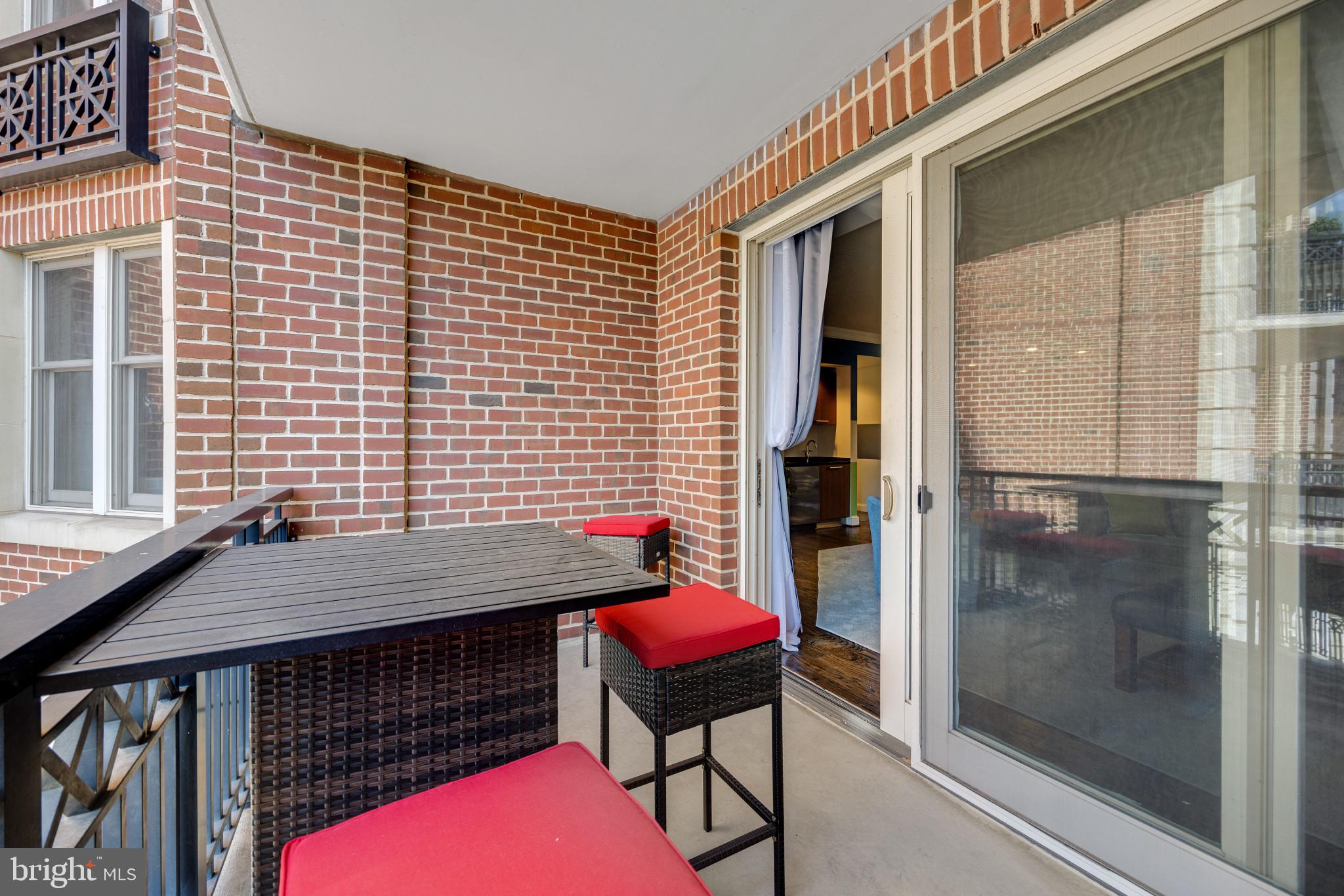 801 Key Highway, Unit 345 Baltimore, MD 21230 - Photo 43 of 57 a view of a balcony dining area