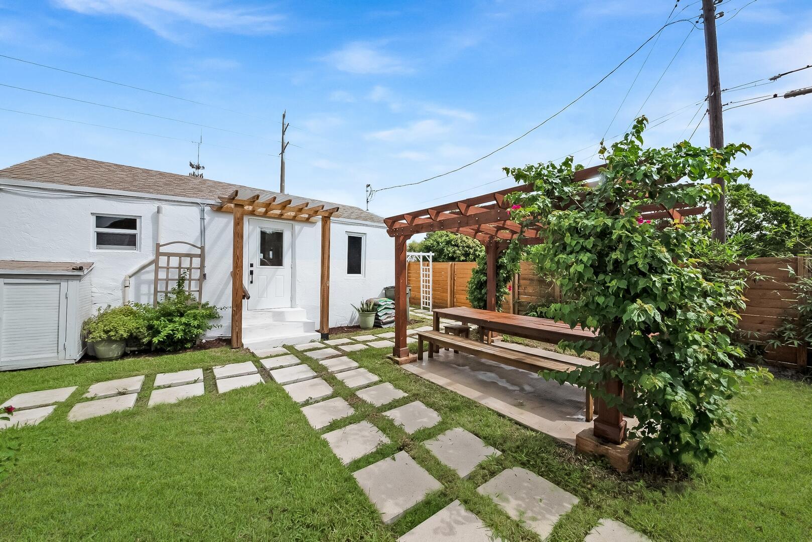 308 Southwest 1st Street Delray Beach, FL 33444 - Photo 23 of 26 a backyard of a house with barbeque oven table and chairs