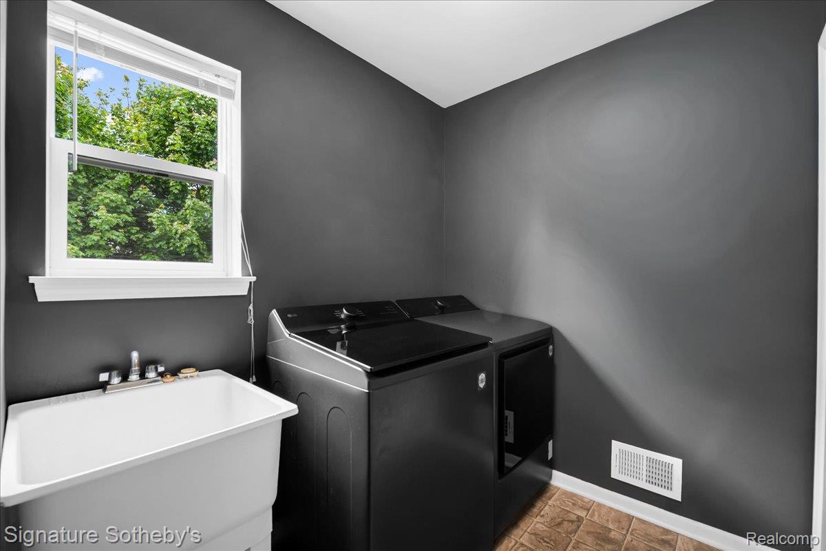 24219 Martindale Road South Lyon, MI 48178 - Photo 8 of 18 14-24219 Martindale-8.jpg