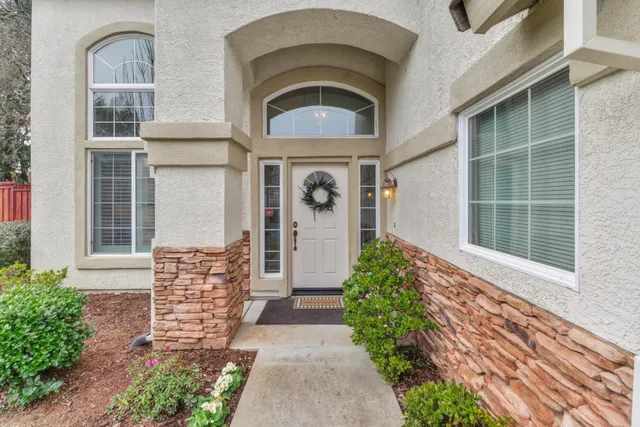 $819,000 | 5540 Tierra Gardens Lane, Carmichael, CA 95608