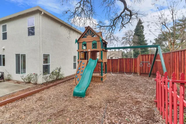 $819,000 | 5540 Tierra Gardens Lane, Carmichael, CA 95608