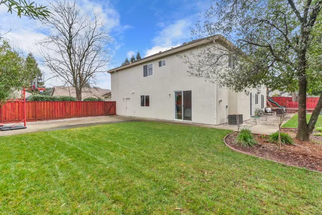 $819,000 | 5540 Tierra Gardens Lane, Carmichael, CA 95608