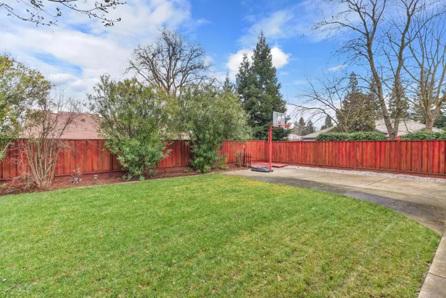 $819,000 | 5540 Tierra Gardens Lane, Carmichael, CA 95608