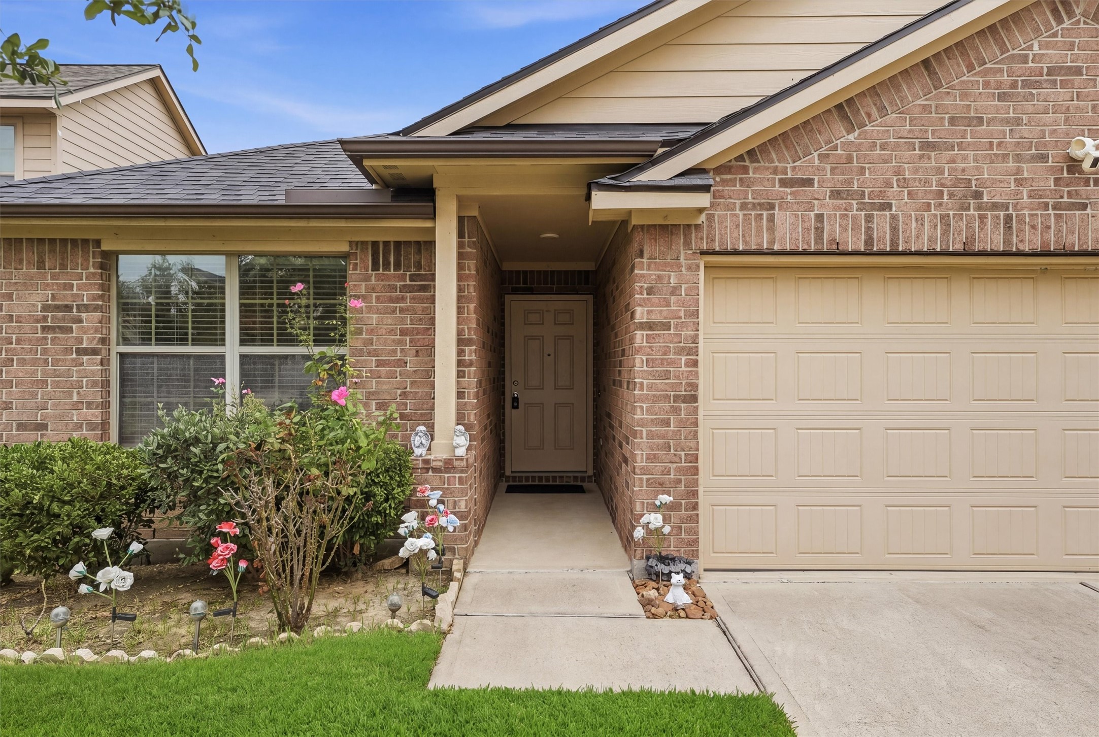15455 Rancho Joya Way Houston, TX 77049 - Photo 2 of 20