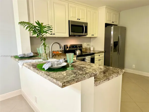 $1,900 | 10141 West Sunrise Boulevard, Unit 203, Plantation, FL 33322