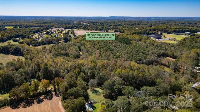 a view of a houses with a yard
