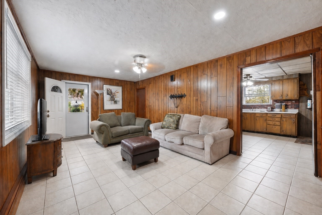6 Harrington Way Worcester, MA 01604 - Photo 12 of 17