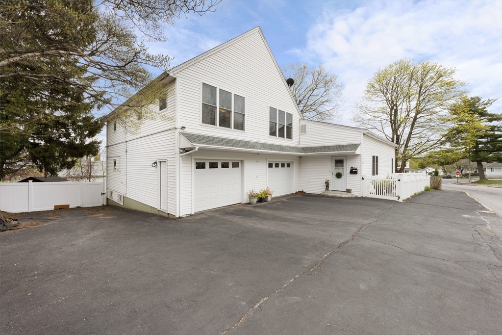 6 Harrington Way Worcester, MA 01604 - Photo 2 of 17