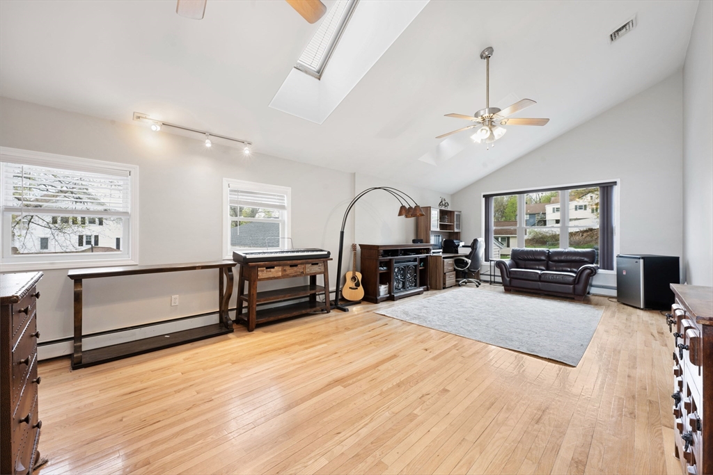 6 Harrington Way Worcester, MA 01604 - Photo 3 of 17