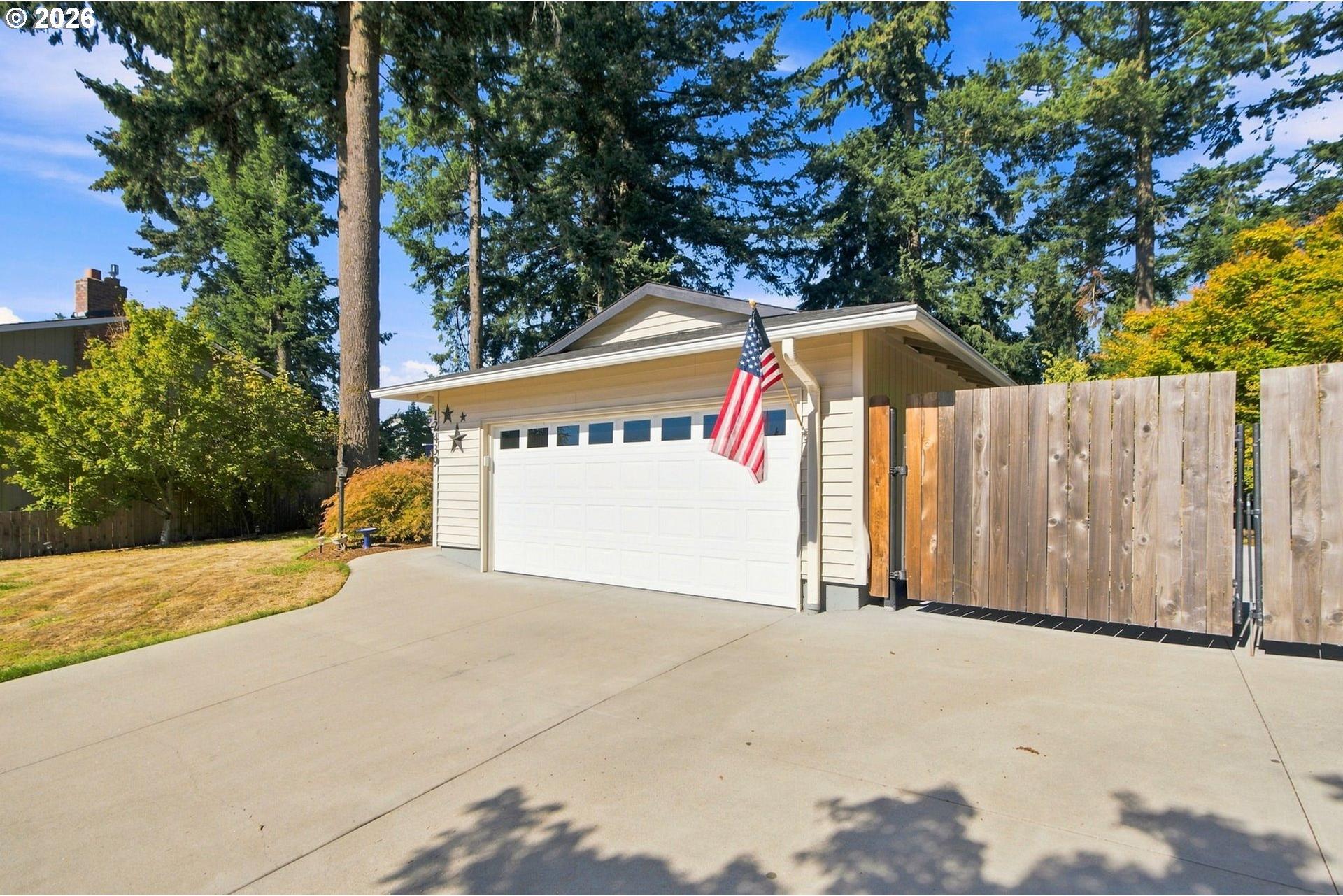 12439 Blue Ridge Drive Oregon City, OR 97045 - Photo 5 of 48 Gallery Image 5