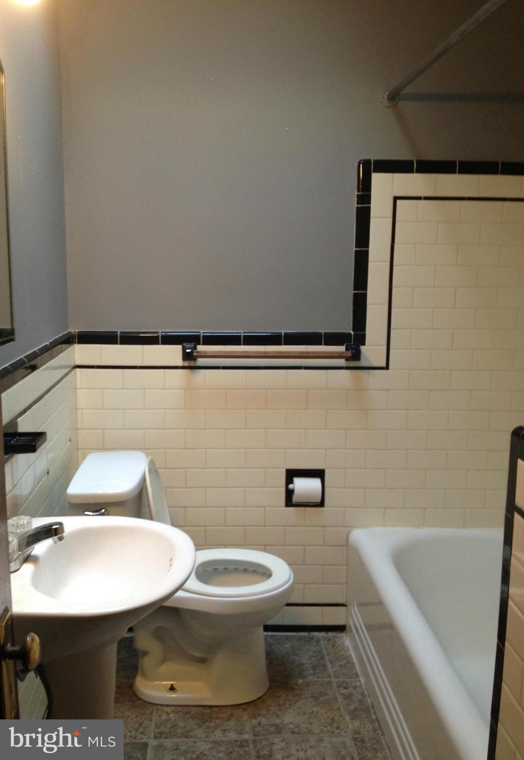 5216 Harford Road Baltimore, MD 21214 - Photo 7 of 10 Bath