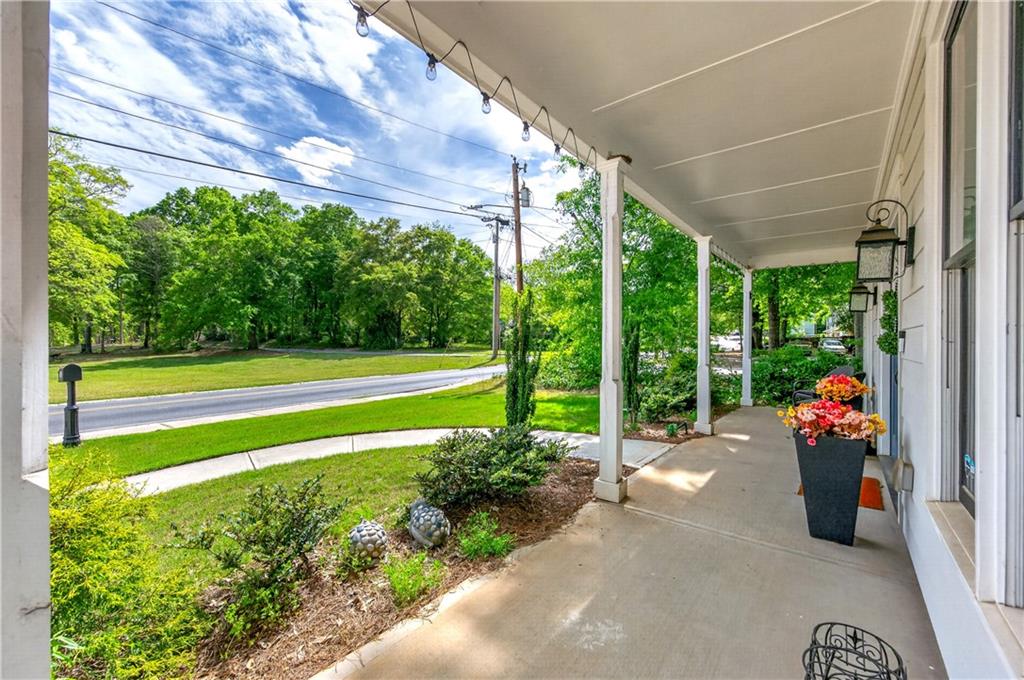 1001 Davis Street Monroe, GA 30655 - Photo 4 of 46