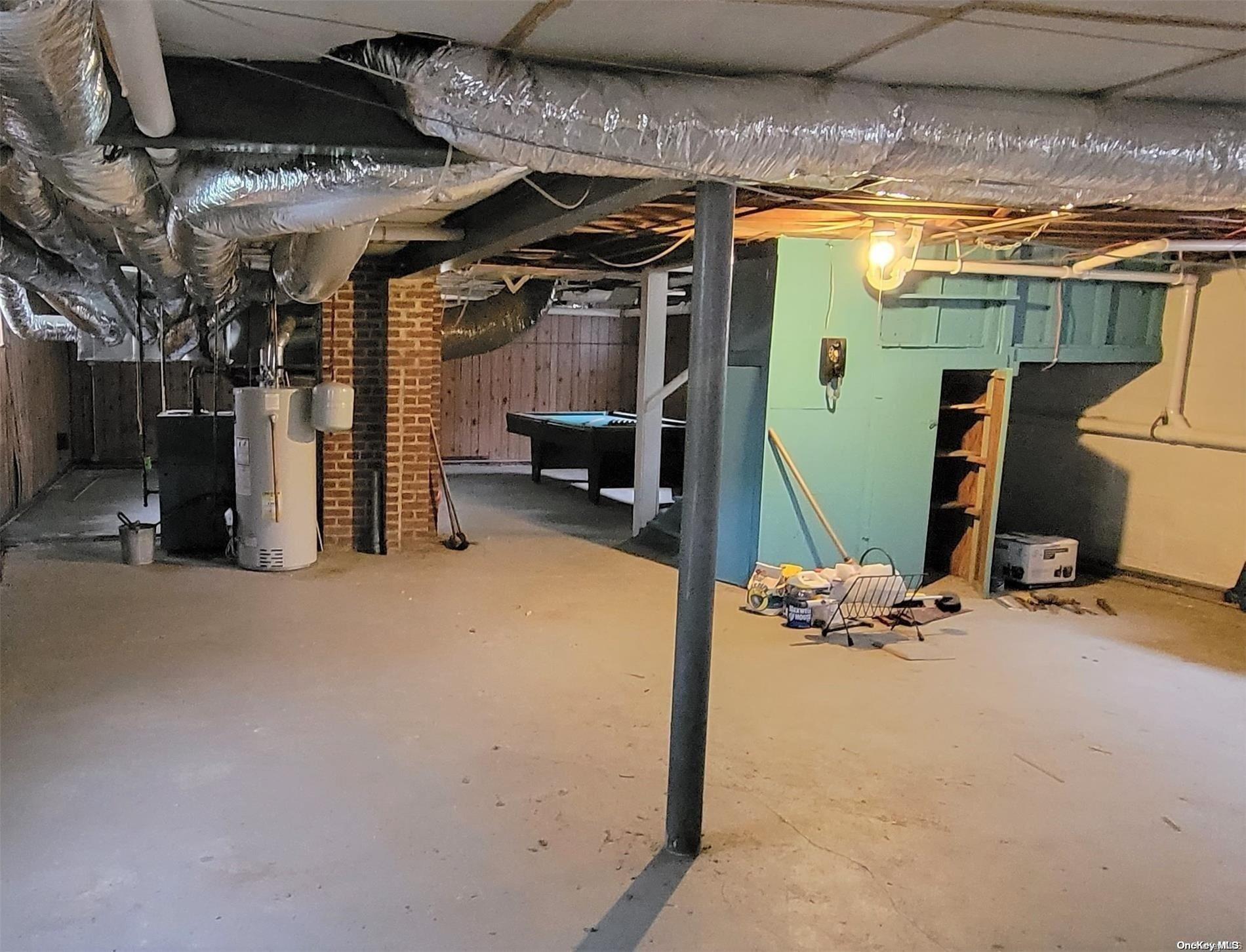 138 Hewlett Avenue Merrick, NY 11566 - Photo 29 of 35