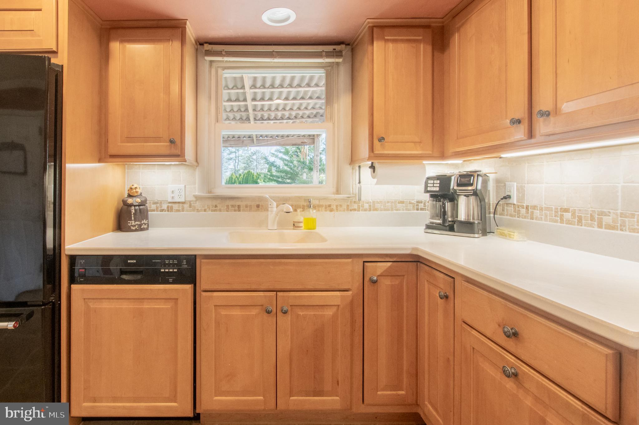 1042 Warren Road West Chester, PA 19382 - Photo 4 of 33