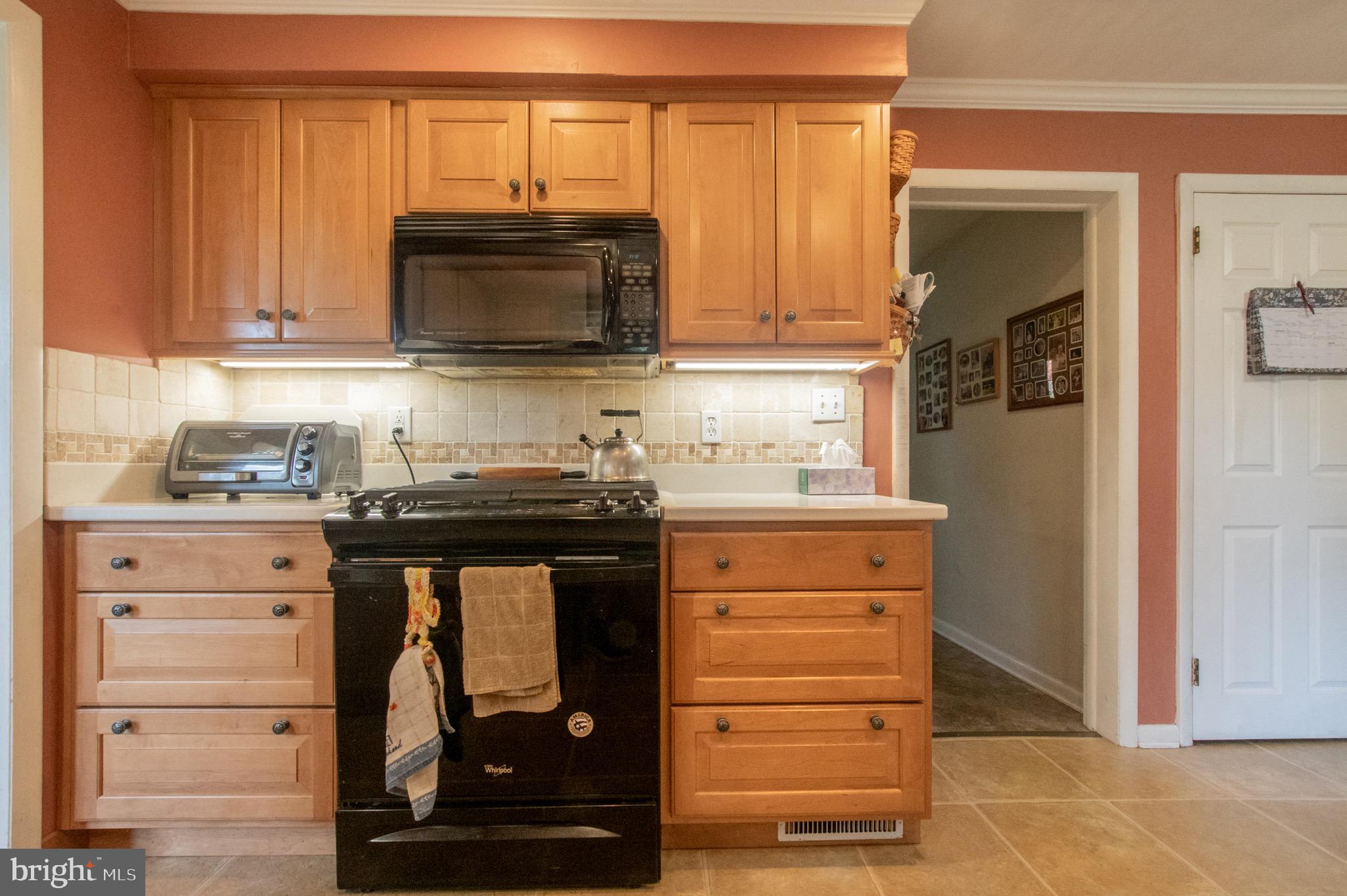 1042 Warren Road West Chester, PA 19382 - Photo 5 of 33
